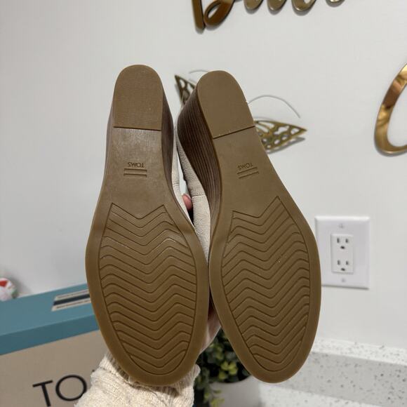 Toms Kallie Sahara Suede Ivory Wedge Booties Size 8.5 CV - Picture 3 of 5